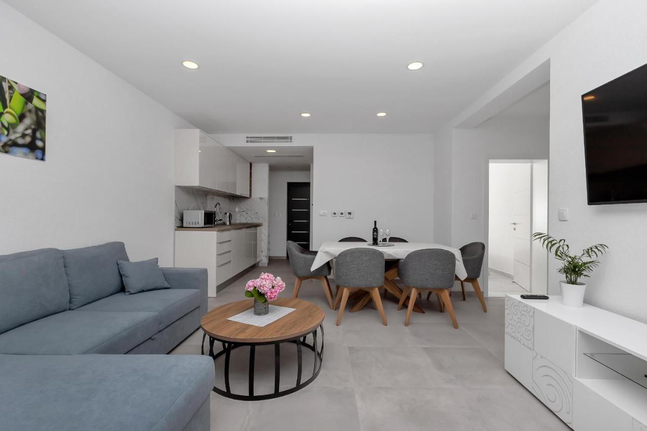 Central Beach Apartments Тучепи Экстерьер фото