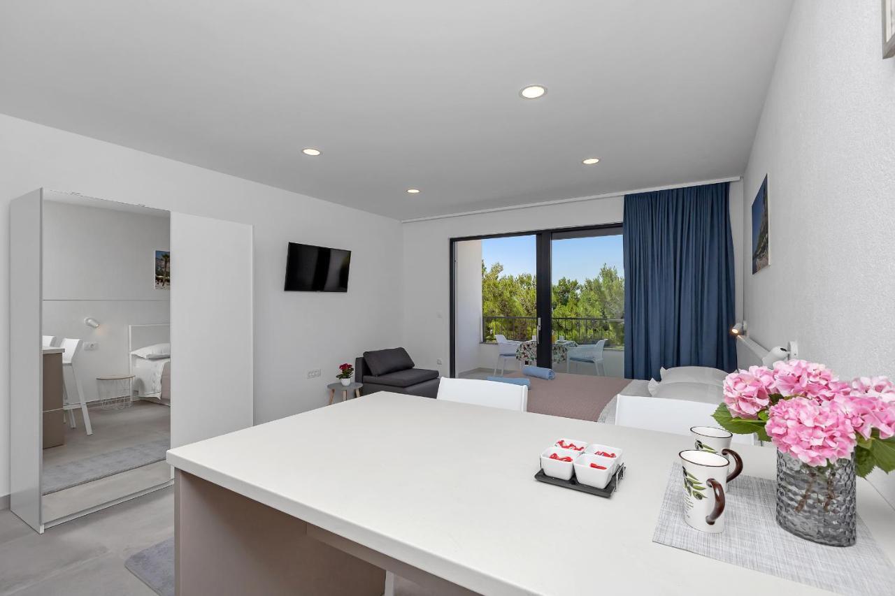 Central Beach Apartments Тучепи Экстерьер фото