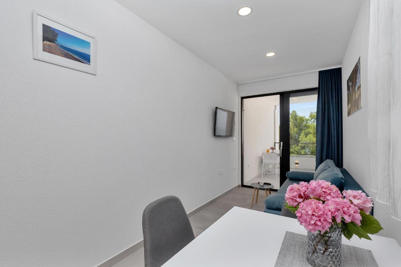 Central Beach Apartments Тучепи Экстерьер фото