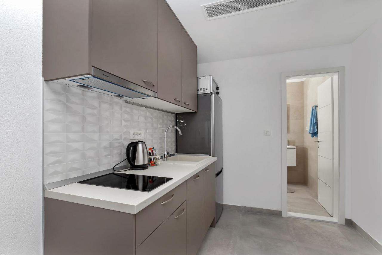 Central Beach Apartments Тучепи Экстерьер фото