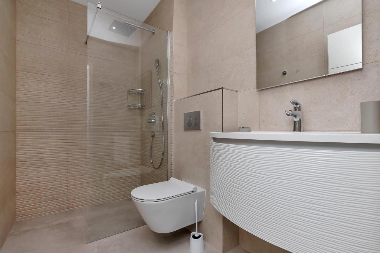 Central Beach Apartments Тучепи Экстерьер фото