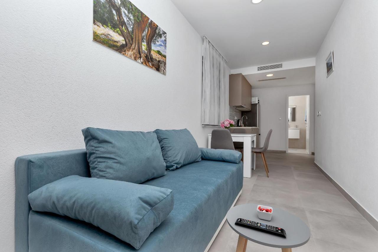 Central Beach Apartments Тучепи Экстерьер фото