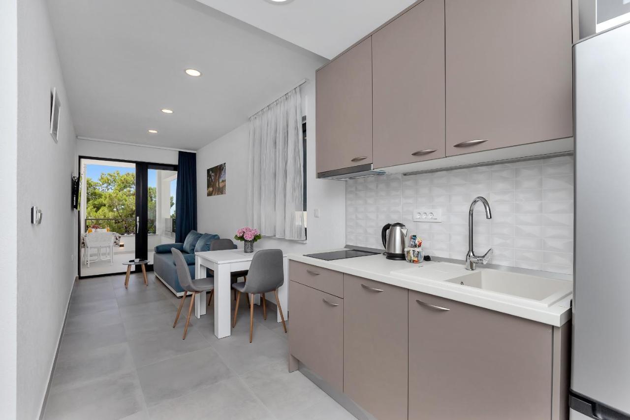 Central Beach Apartments Тучепи Экстерьер фото