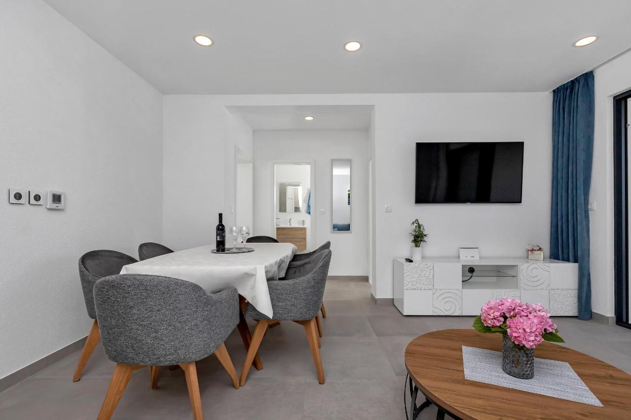 Central Beach Apartments Тучепи Экстерьер фото