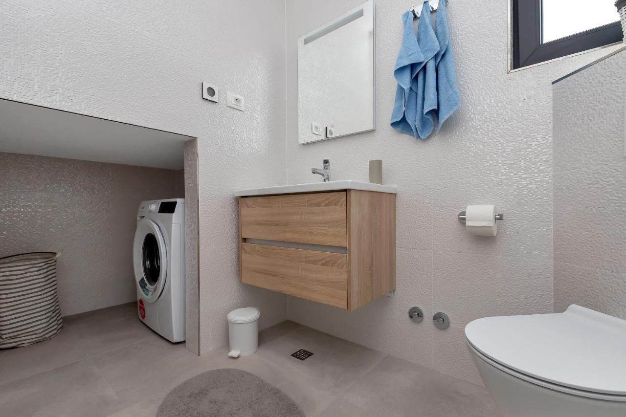 Central Beach Apartments Тучепи Экстерьер фото
