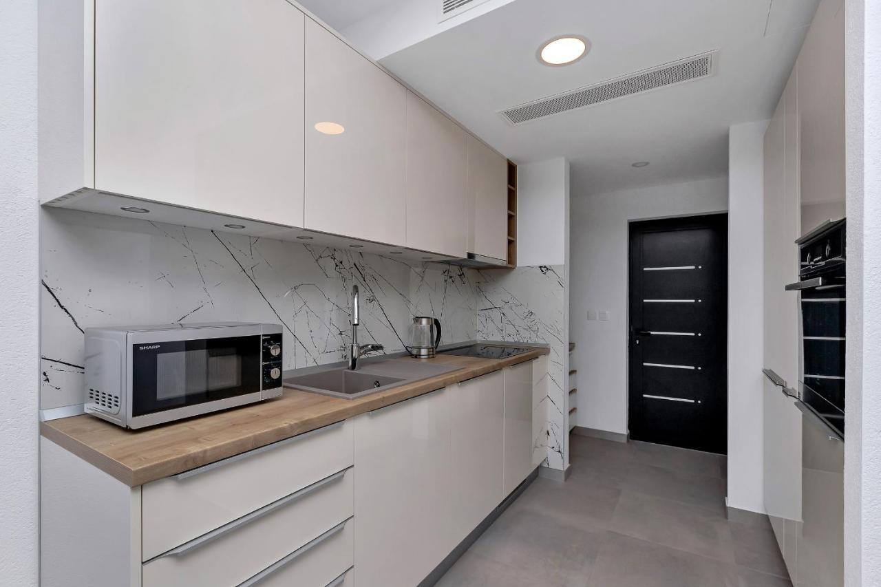 Central Beach Apartments Тучепи Экстерьер фото