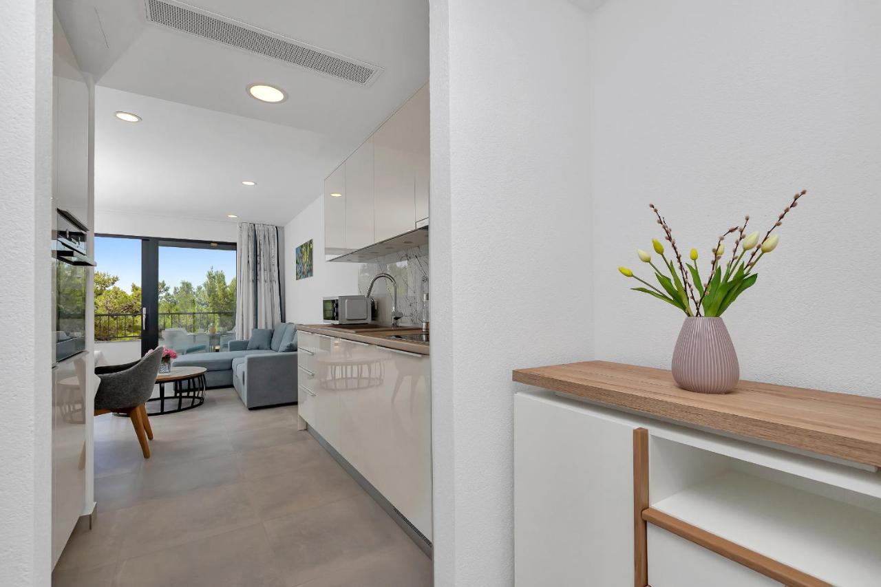 Central Beach Apartments Тучепи Экстерьер фото