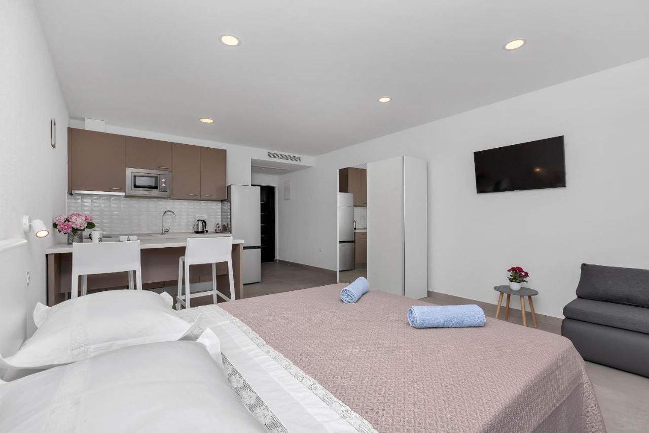 Central Beach Apartments Тучепи Экстерьер фото