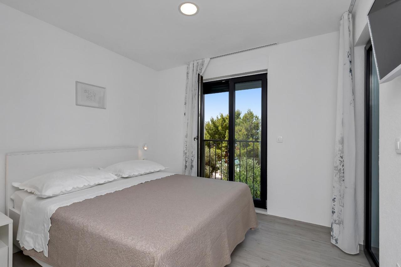 Central Beach Apartments Тучепи Экстерьер фото