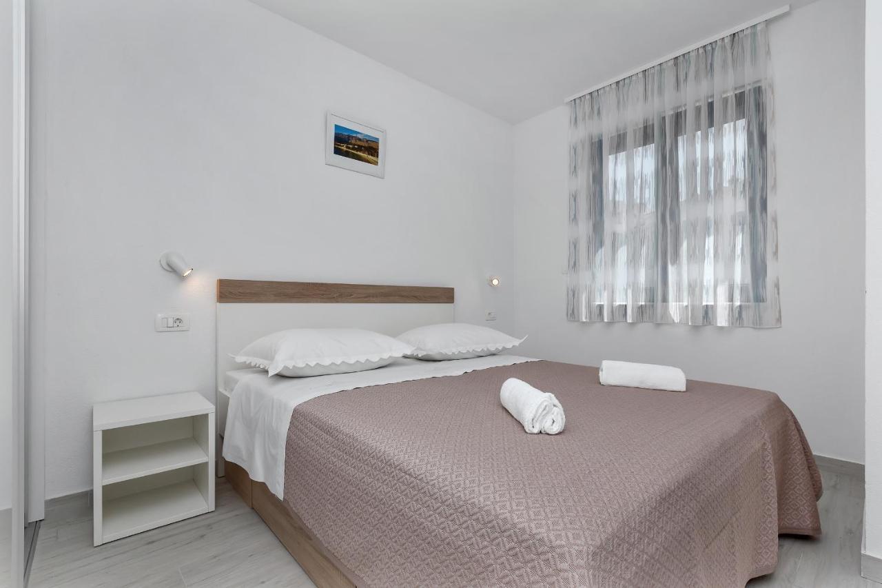 Central Beach Apartments Тучепи Экстерьер фото